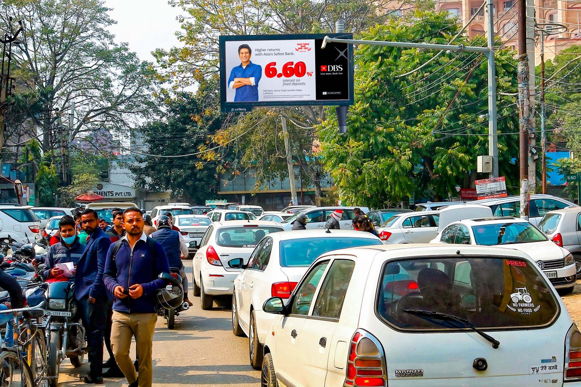 Feroze Gandhi Market1